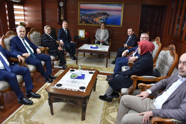 Bakan Yanık Giresun'da ziyaretlerde bulundu